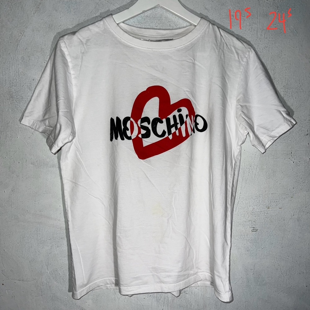 19.5 x 24.5 Moschino heart T-Shirt size 2 medium